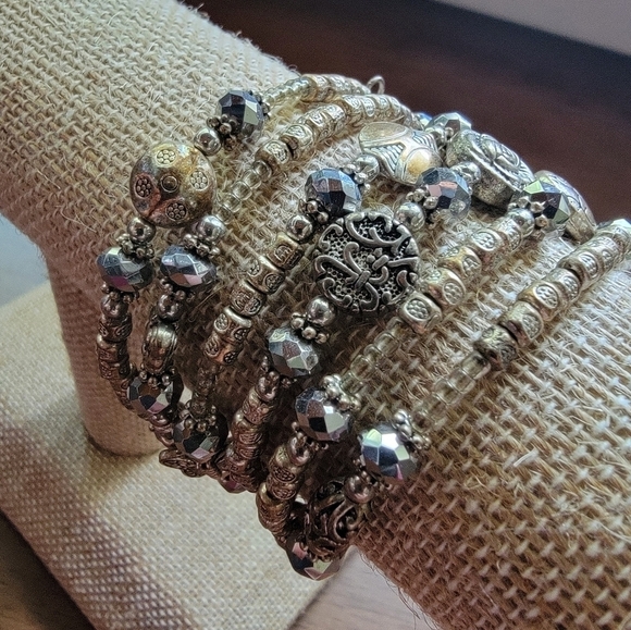 Spiral Wrap Charm Bracelet Silver tones with Iridescent beads butterfly flowe - Picture 4 of 6